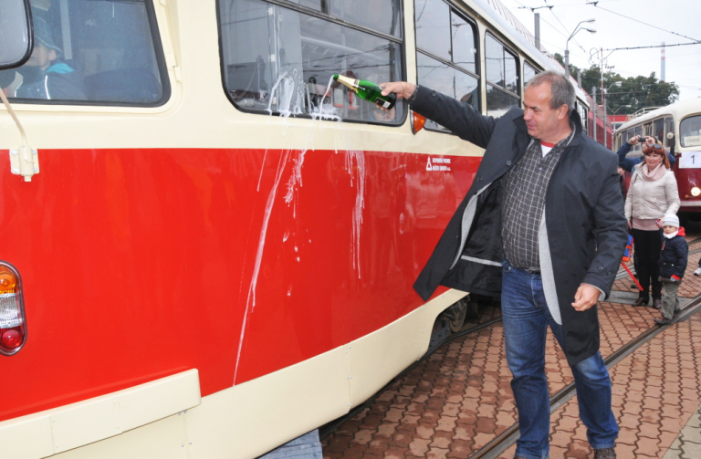 Hejtman kraje pokřtil historickou tramvaj Boveraclubu